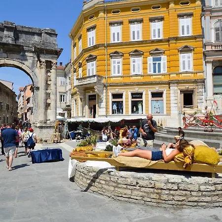 6 Pula