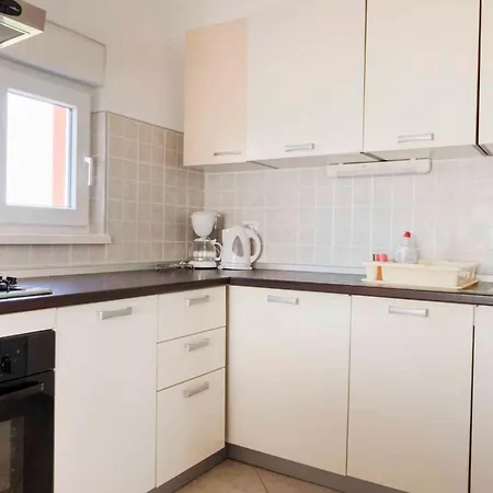 Apartament 6 *