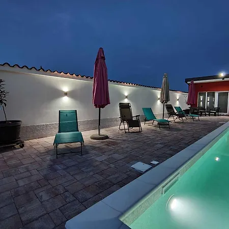 Apartament 6 *
