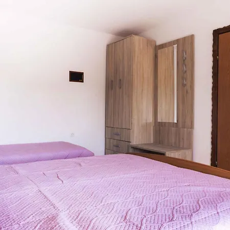 Apartament 6 *