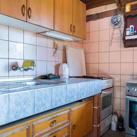 Apartament 6 *